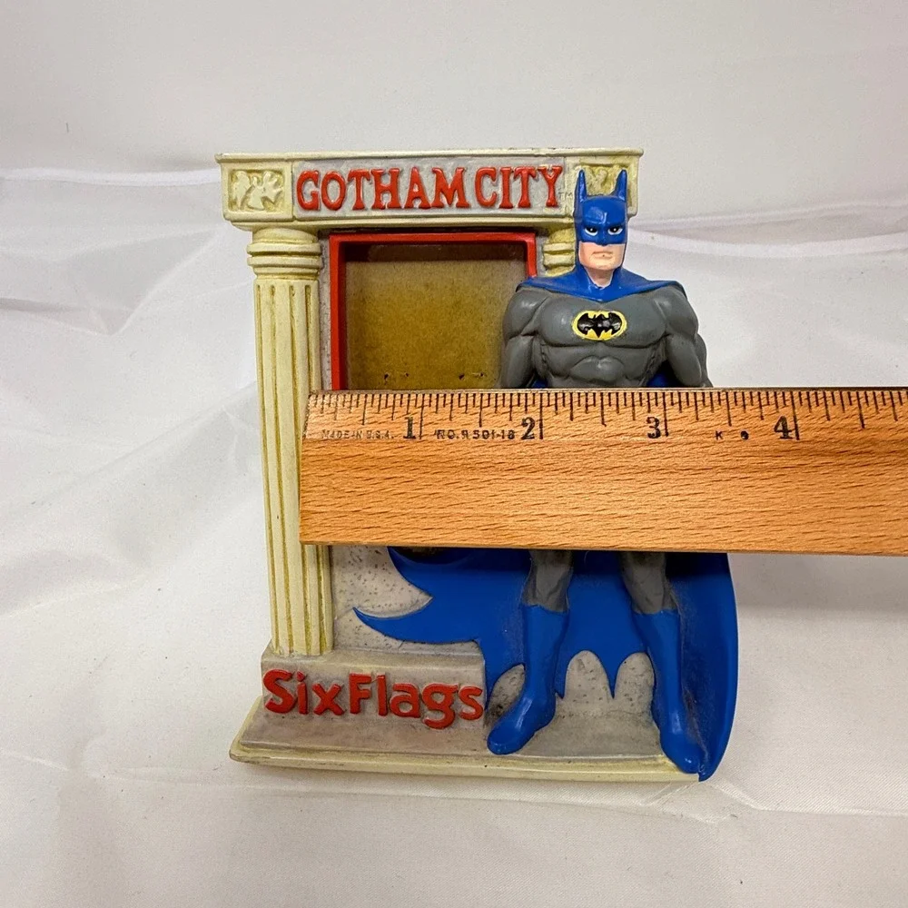 Vintage 1998 Batman Gotham City Six Flags 3D Sculpted Photo Frame‎ DC Comics